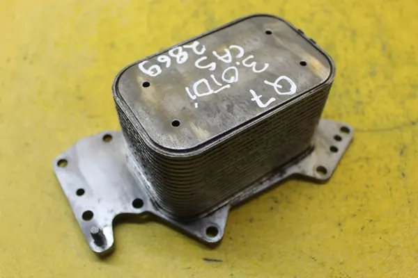 Öljynjäähdytin Audi Q7 3.0TDI CAS 059117021K image 2