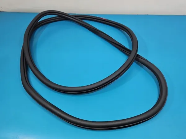 OEM 5NA867912B Etuovi oikea tiiviste VW Tiguan II image 2