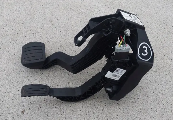 Pédale Frein & Accélérateur Fiat Grande Panda OEM 9846496880 NR3 image 2