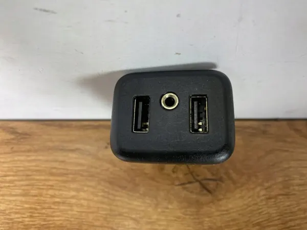 USB-Steckdose OEM 23496501PINYA für Chevrolet Camaro image 4