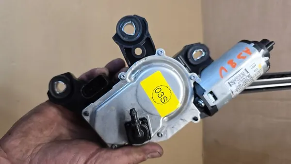 AUDI A3 8V Heckwischermotor 8V0955711A image 4