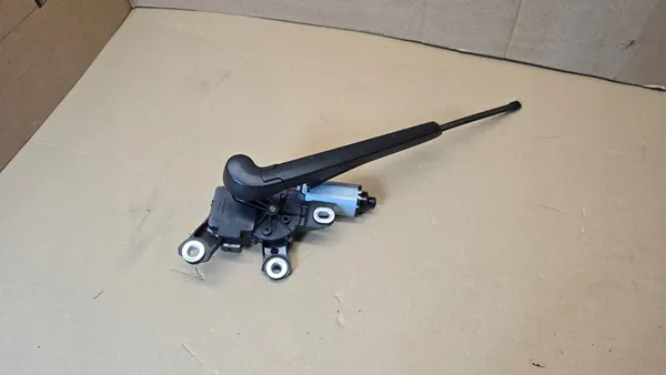 AUDI A3 8V Heckwischermotor 8V0955711A image 6