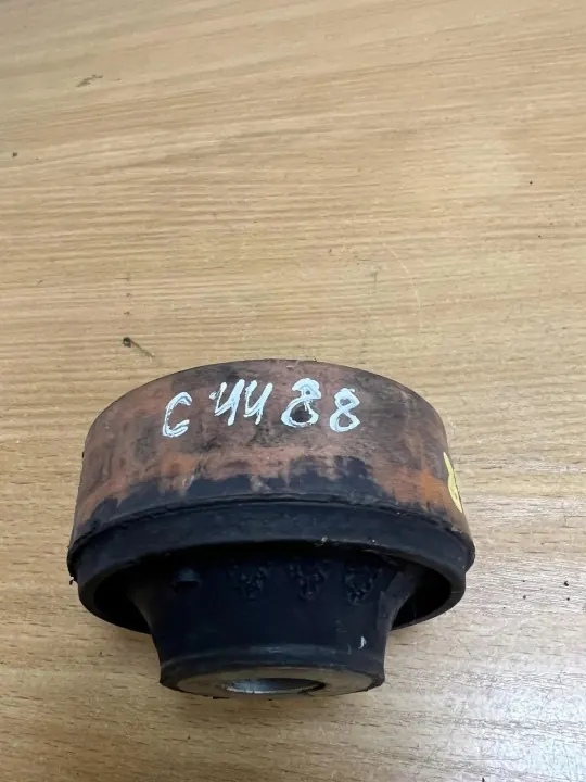 Support de boîte de vitesses OEM D5998 Land Rover Discovery III image 3