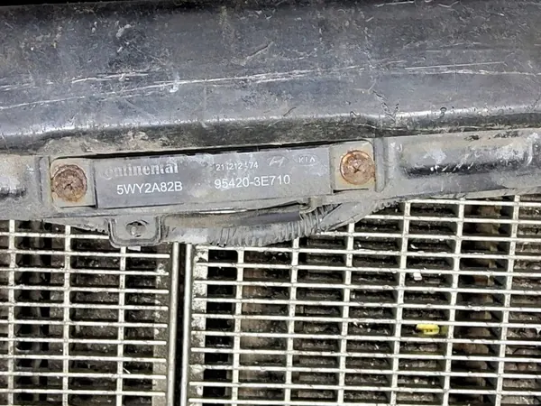 Taka-akselin palkki Hyundai ix35 OEM 954203E710 image 7