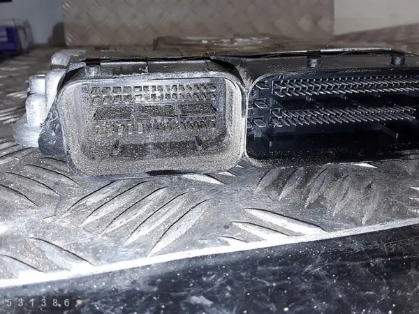 2010 VW Transporter T5 ECU 2.0 Diesel 03L907309K image 4