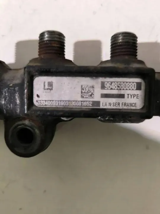 Ford OE 9648580880 Bränsleräl - Begagnad image 2