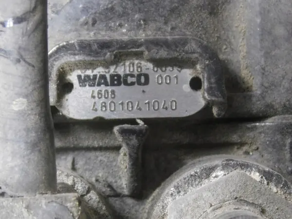 Modulador de eje Wabco 4801041040 - Usado image 4