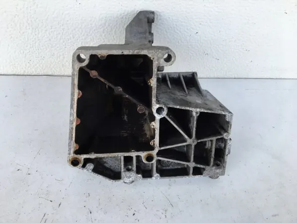 AC-kompressorin Kiinnike OEM 1031310935 Mercedes W124 image 8