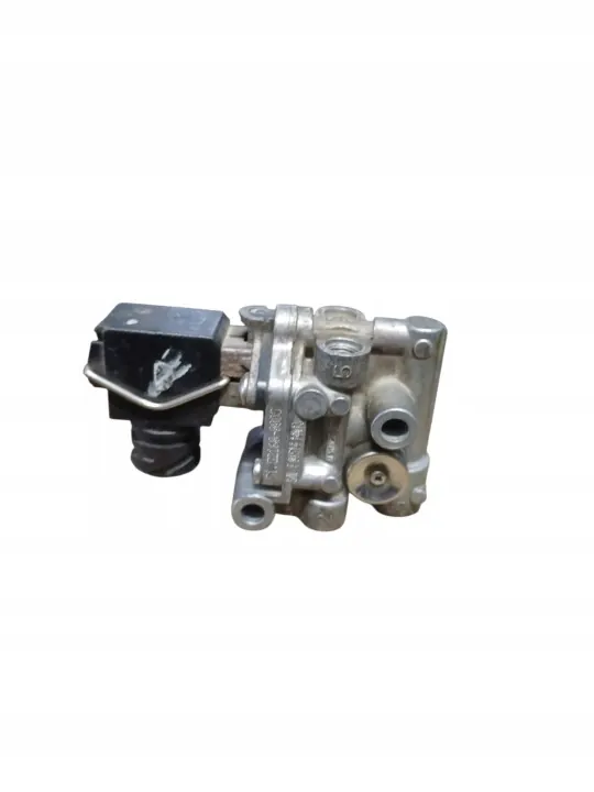 Électrovanille EGR MAN TGX Euro 5 OEM 51521600005 - Utilisé image 4