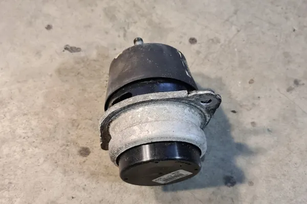 Soporte de motor AUDI Q7 4.2L Diesel 2009 image 3