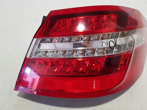 RECHTER ACHTERLAMP MERCEDES W212 SEDAN A2129060658 image 2