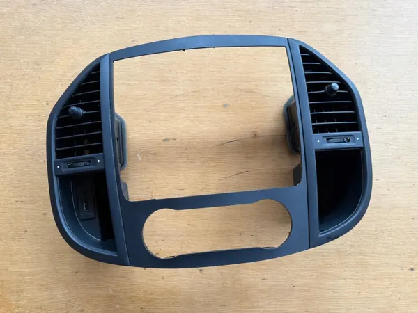 Cadre Grille Prise USB OEM A4478300454 Mercedes image 2