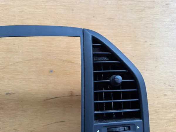 Cadre Grille Prise USB OEM A4478300454 Mercedes image 5
