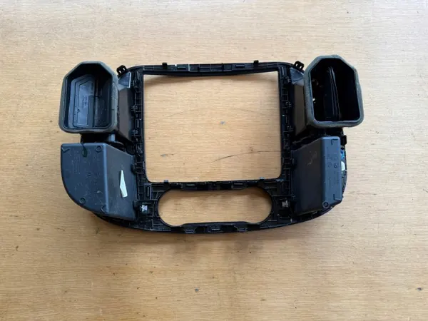 Cadre Grille Prise USB OEM A4478300454 Mercedes image 6