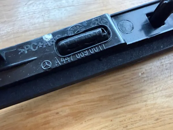 Cadre Grille Prise USB OEM A4478300454 Mercedes image 9