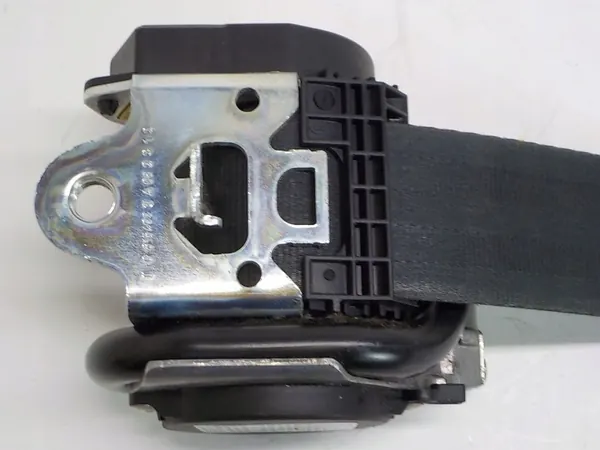 VW Golf VI Sicherheitsgurt rechts OEM 1K4857706AJ image 4