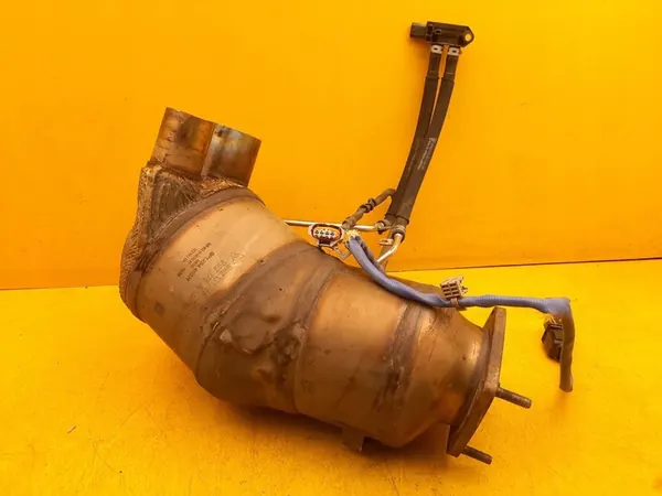 Porsche 911 GTS 3.0B Left Catalytic Converter 992131765 image 2
