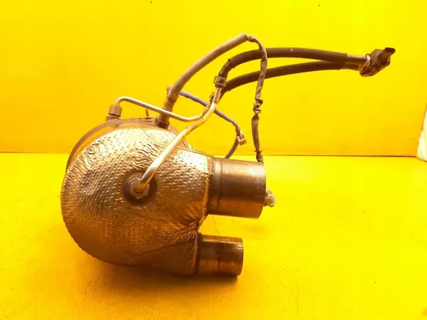 Porsche 911 GTS 3.0B Left Catalytic Converter 992131765 image 3