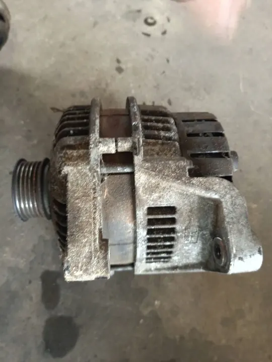 BMW 3 E46 2001 Alternator image 4