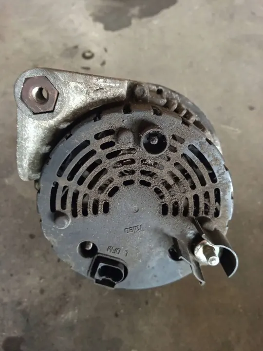 BMW 3 E46 2001 Alternator image 6