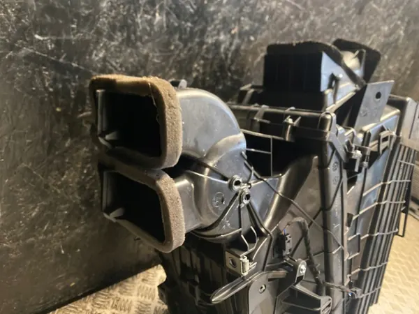 Tesla blästerhus OEM 1494714-00-H för Model 3 image 6