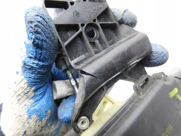 Volkswagen Türschloss Rechts OE 3B1837016CA image 6