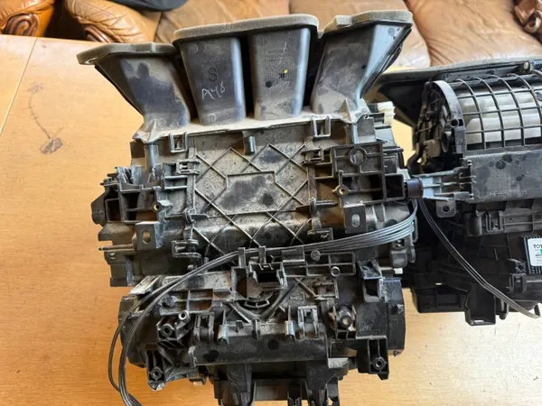 Toyota OE Verwarmingsventilator OEM 87010-0KF00 - Beschadigde Behuizing image 10