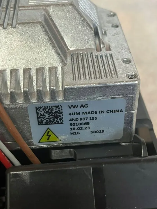 Prise allume-cigare Audi OEM 4N0864051C image 5