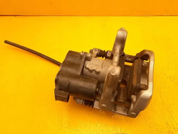 Mercedes-Benz GLB x247 A35 AMG Jarrusatula Takana Oikea A2474230400 image 3