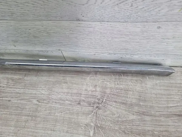 Mercedes-Benz E AMG W212 2013 Moldura do para-choque dianteiro A2128852674 image 3