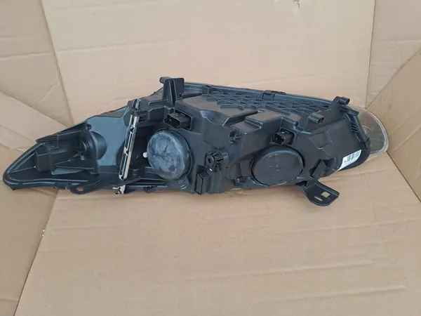 Oikea Etuvalaisin Renault Megane 3 image 2