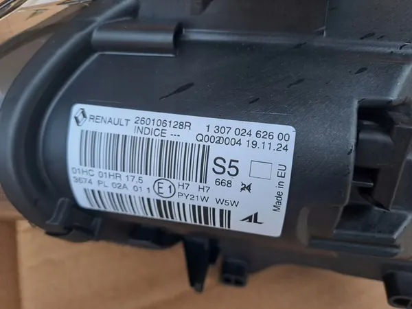 Oikea Etuvalaisin Renault Megane 3 image 4