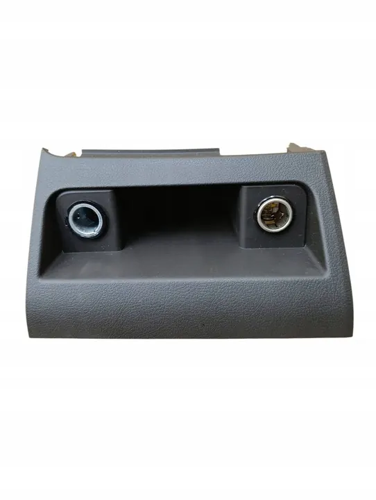 Panneau de prise allume-cigare avant Toyota Sequoia (XK60) OEM image 2