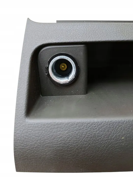Panneau de prise allume-cigare avant Toyota Sequoia (XK60) OEM image 3