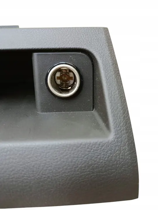 Panneau de prise allume-cigare avant Toyota Sequoia (XK60) OEM image 5