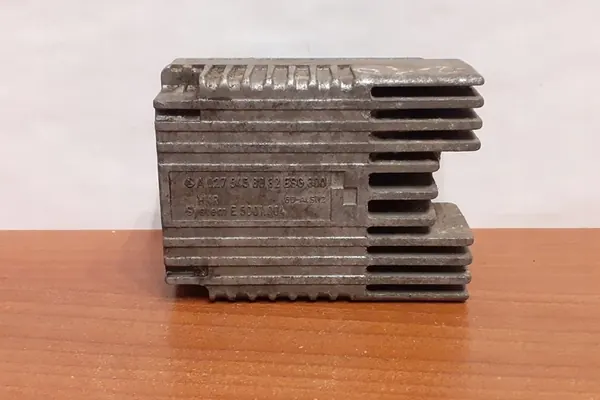 Jäähdyttimen tuulettimen rele AUDI 100 A0275458032 image 3