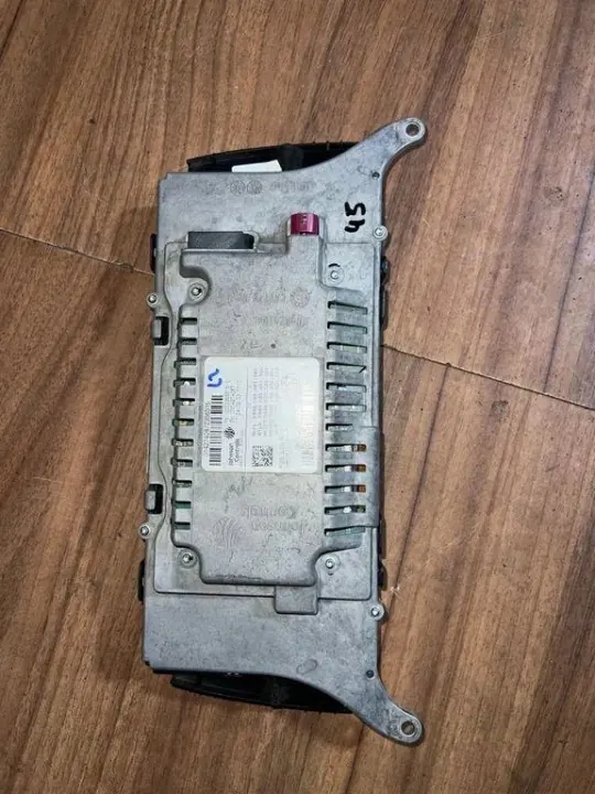 BMW X3 F25 Navigointinäyttö OEM 9231321 - Käytetty image 3