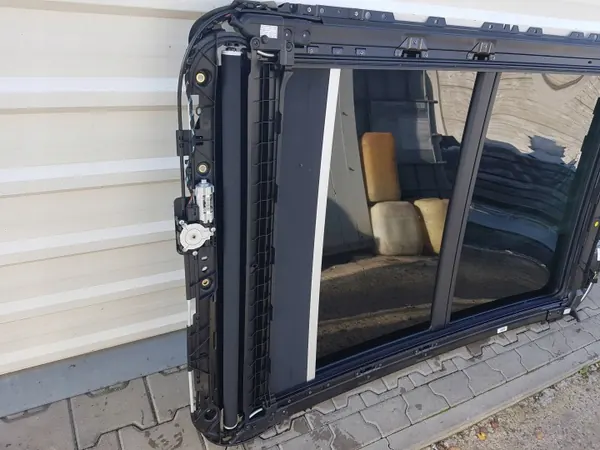 Audi Q7 Panoramakatto OEM 4M0877041 - Käytetty image 4