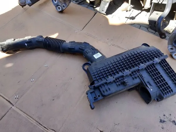 DACIA RENAULT 1.5 DCI Ilmansuodattimen Kotelo image 2