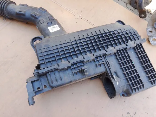 DACIA RENAULT 1.5 DCI Ilmansuodattimen Kotelo image 3