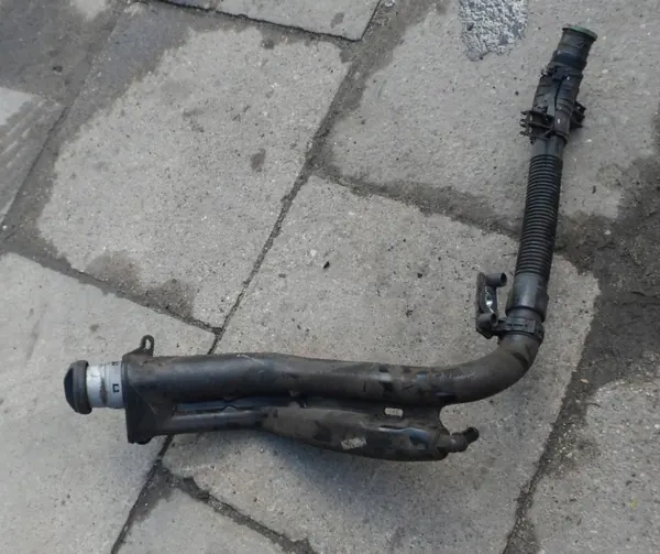 Fiat OE 55702701 Kraftstoff-Einfüllstutzen - Gebraucht image 3