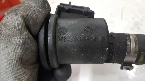 Ford Galaxy Oljefyllkapsel OEM 71044880 - Begagnad image 8