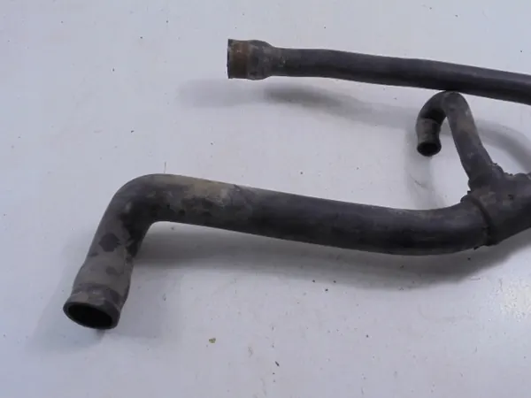 Volkswagen Transporter T3 Jäähdytyslang 068121101H image 3