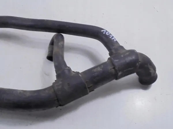 Volkswagen Transporter T3 Jäähdytyslang 068121101H image 4