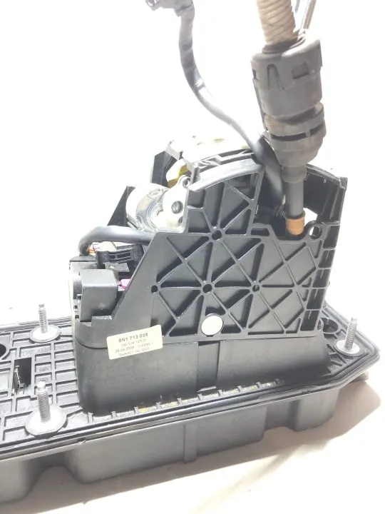 Levier de vitesse VW Tiguan d'occasion OEM 5N1713025 image 3