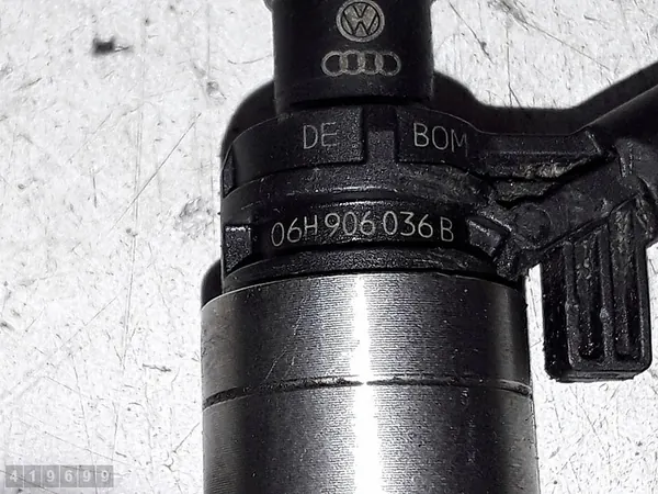 Iniettore Audi A3 2007 1800 TFSI 06H906036B image 4