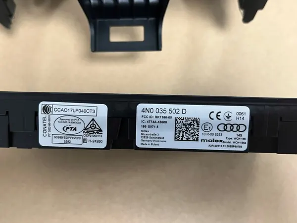Enchufe USB Audi A3 8Y OEM 8Y0035736 Cargador image 3
