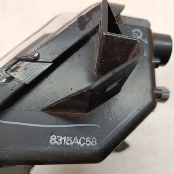 Mitsubishi L200 V Lift 2019 Halogen DRL Höger Fram OEM 8315A058 image 9
