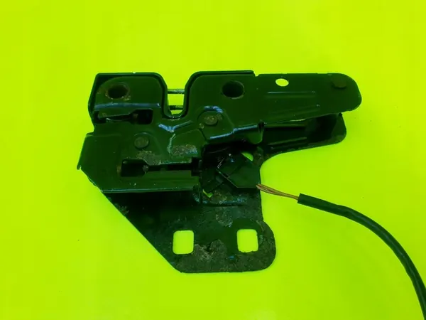 Audi A4 B6 B7 Motorkap Slot 8E0823509C image 3