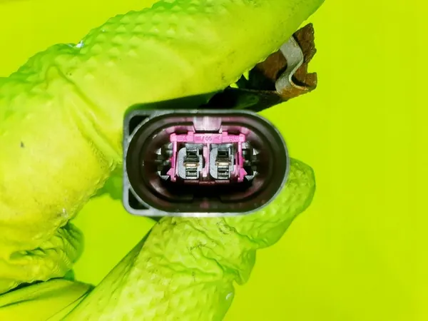 Audi A4 B6 B7 Motorkap Slot 8E0823509C image 6